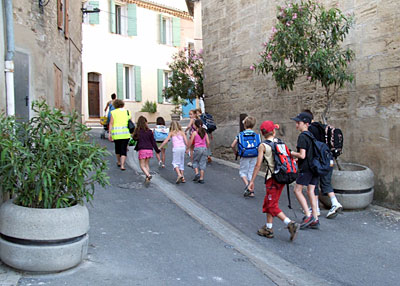 Marchons vers lcole c'est amusant, sain, anti-pollution ...